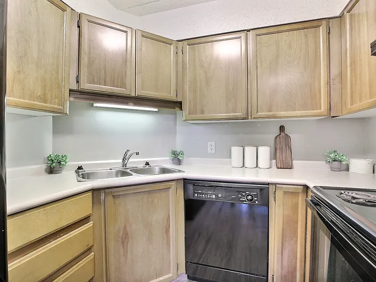 2227 Lorne St #201 — Photo 11