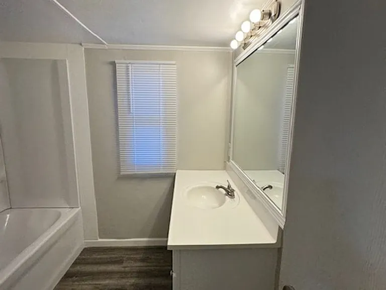 240 Max Ct — Photo 7