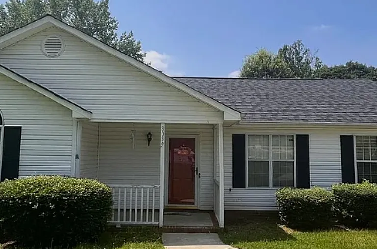 8039 Linda Lake Dr — Photo 1