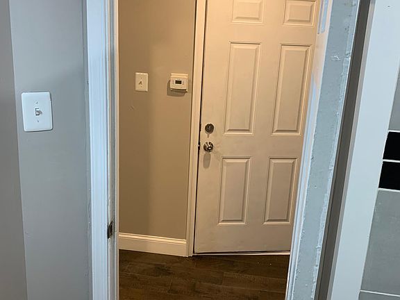 3rd image of 1420 Greeby St #B
