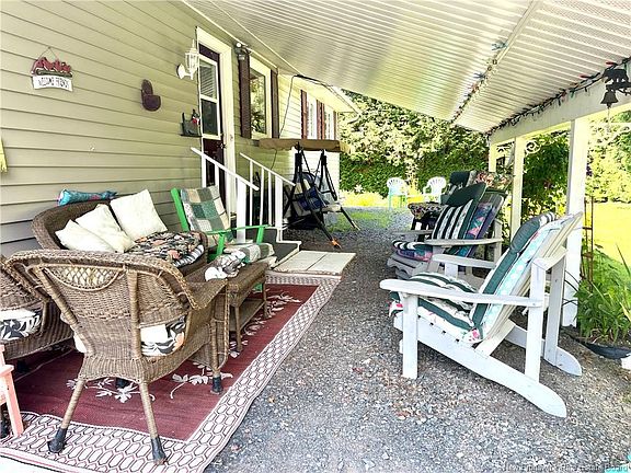 3rd image of 153 Helen St