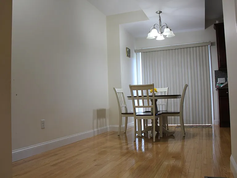 29 Apache Way — Photo 7