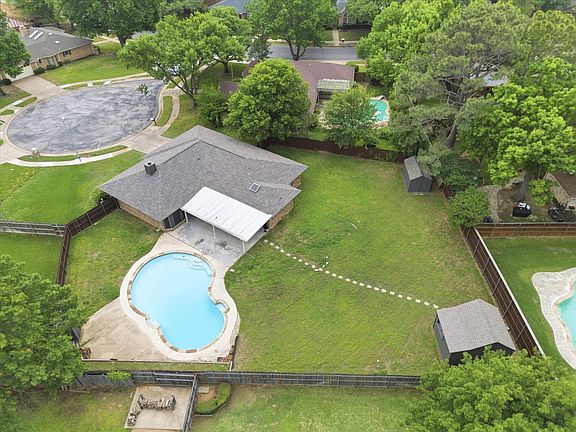 2nd image of 408 Christine Ct