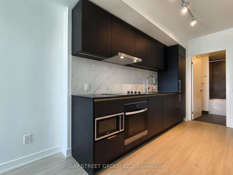 8 Wellesley St E #3910 — Photo 13