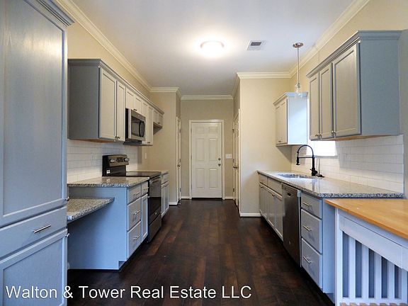 3rd image of 951 Savannah Ln
