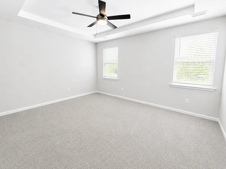 717 Isleworth Ln — Photo 9