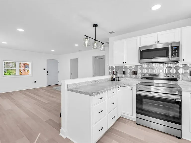 315 Evans St — Photo 12