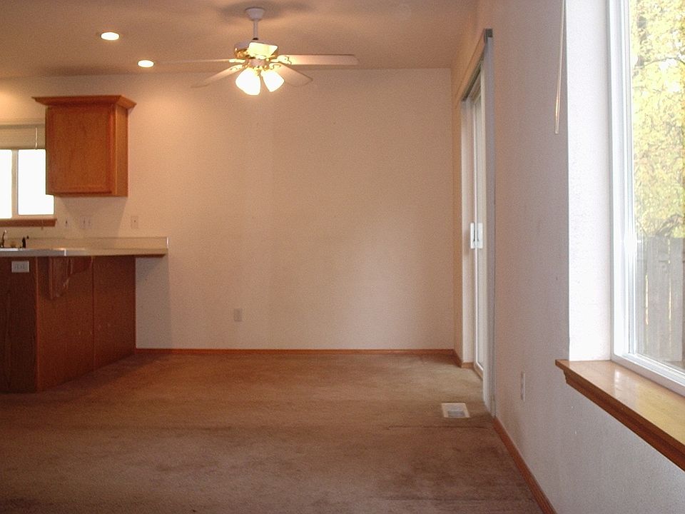 2nd image of 182 NE 43rd Ave