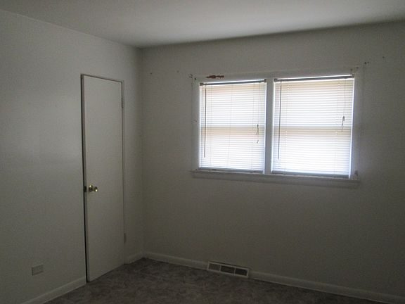 3rd image of 14623 Sherman Ave