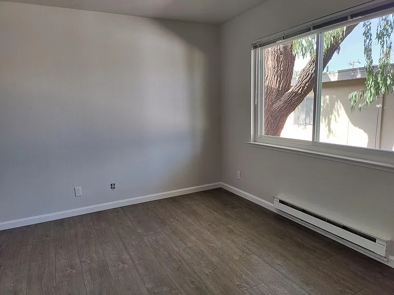 412 Grand Blvd — Photo 4