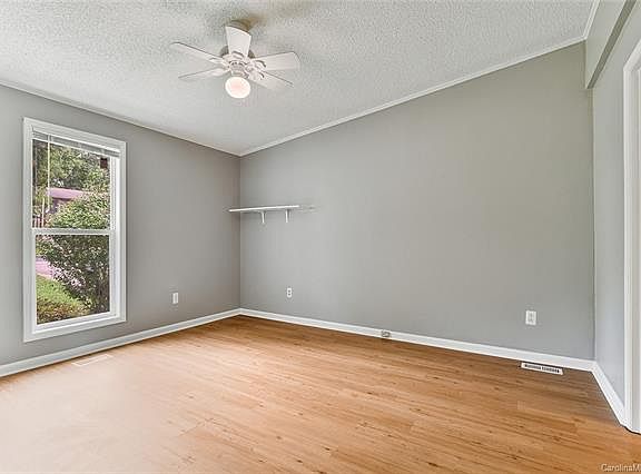 5th image of 8037 Tiburon Cres