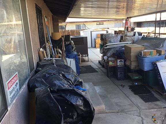 2nd image of 632 W Commercial Ave