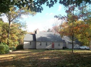 17 E Hill Rd, Brimfield, MA 01010