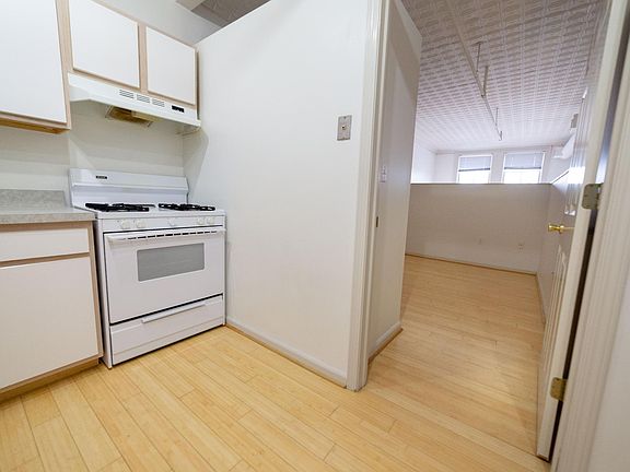 2nd image of 1899 W 25th St #201