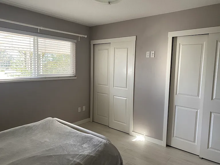 4978 Clinton St — Photo 11