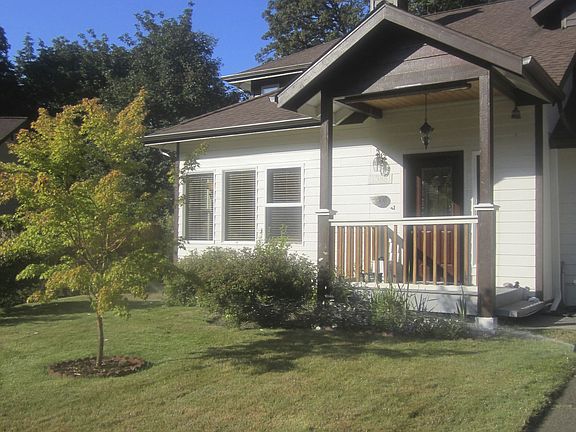 Beautiful porch/ landscaping