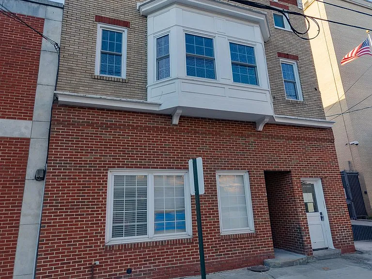 215 King St W #B — Photo 38