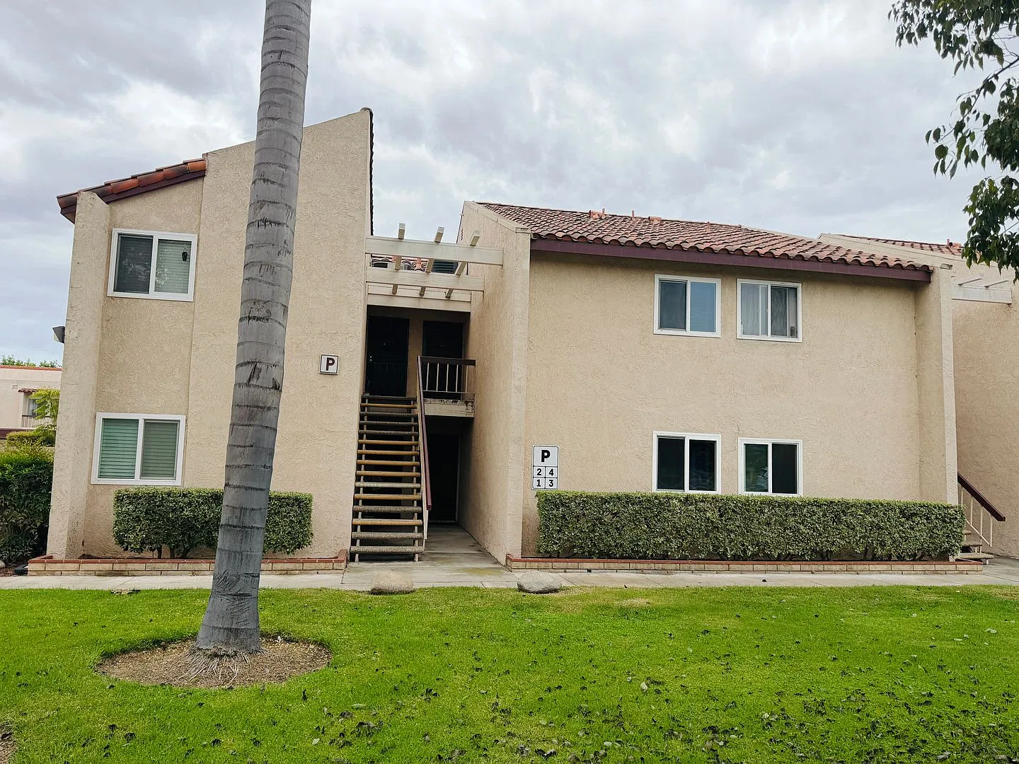 Updated 1 Bedroom with Private Patio | Near CHOC & St. Joseph — Photo 1