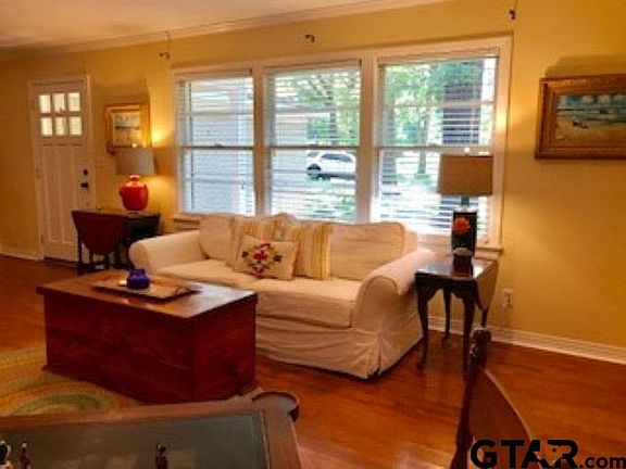 4th image of 108 SE Lakeshore Dr