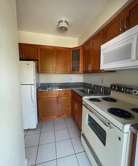 1711 S Cypress Rd — Photo 4