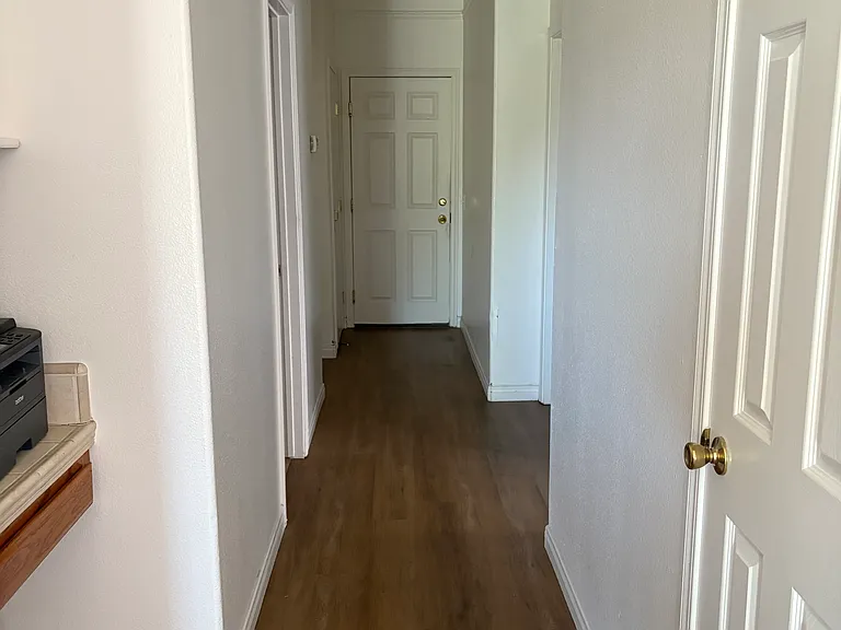 921 Creston Rd — Photo 5