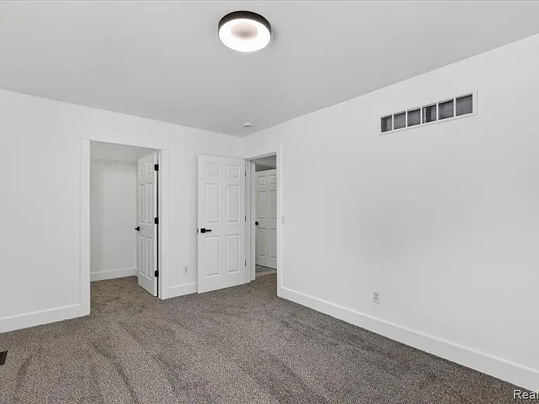 48 Broadway St #D — Photo 28