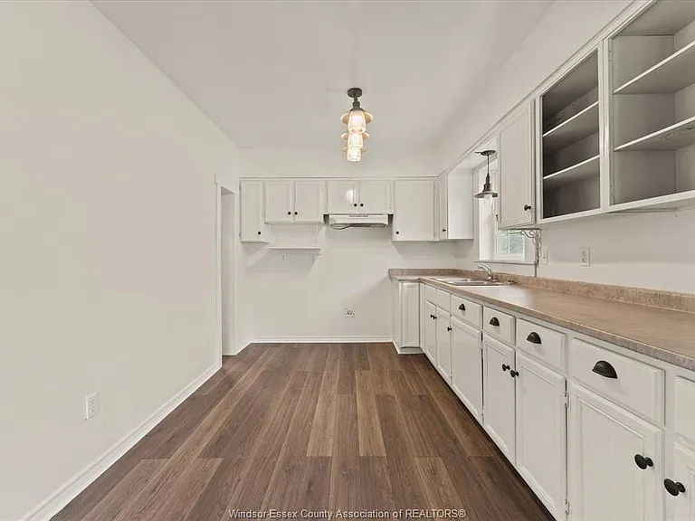 1533 Alexis Rd — Photo 12