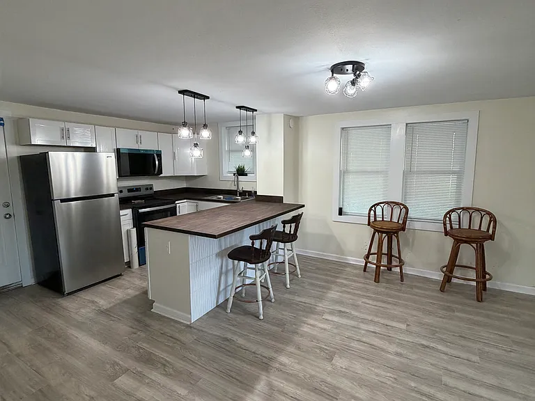 532 W 4th Ave — Photo 3