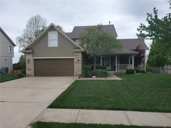 408 Shoreview Dr, Raymore, MO 64083