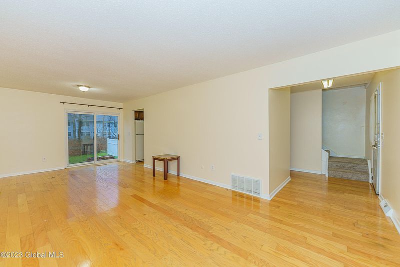 5th image of 11 Mountain Dale Court