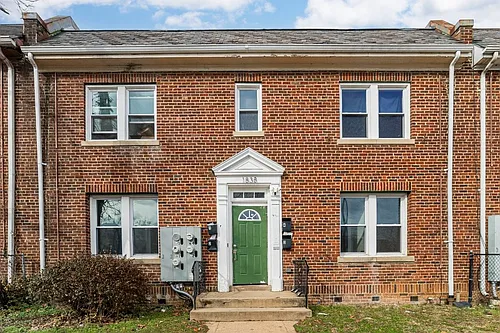1838 C St SE #2 Photo 1