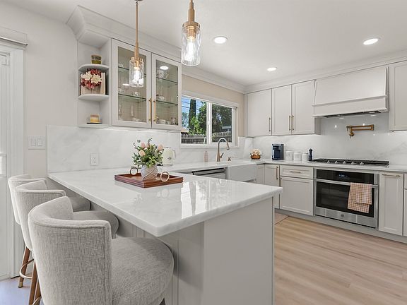 5th image of 8044 Tamarack Dr