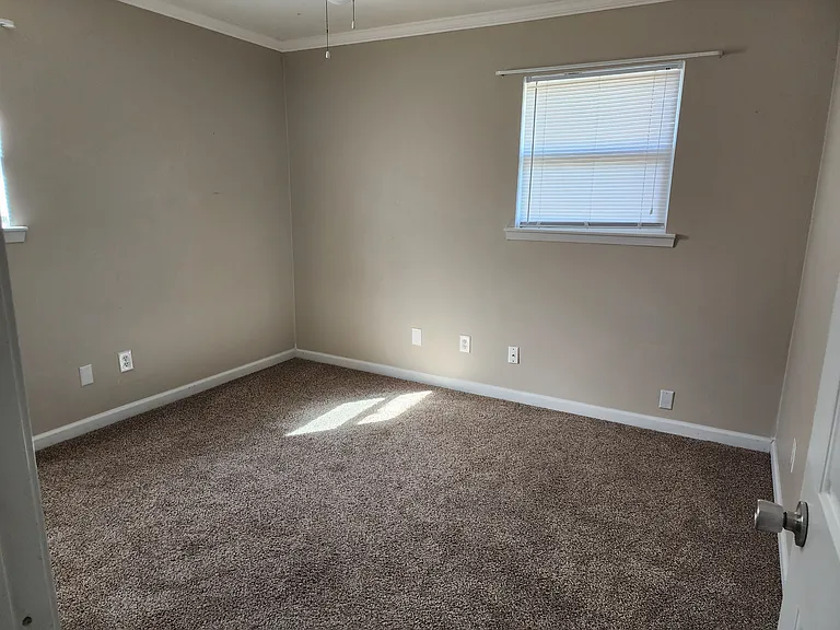 1112 N Hickory Ave — Photo 12