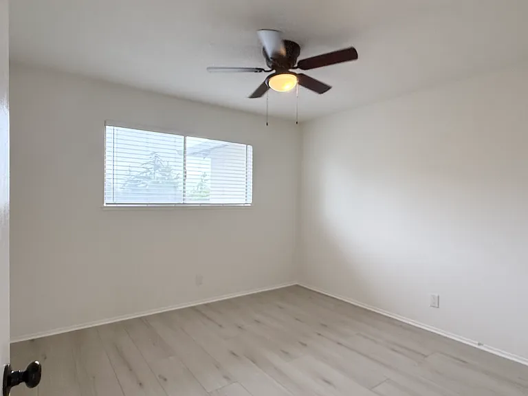 1227 Valerian Ct #4 — Photo 3