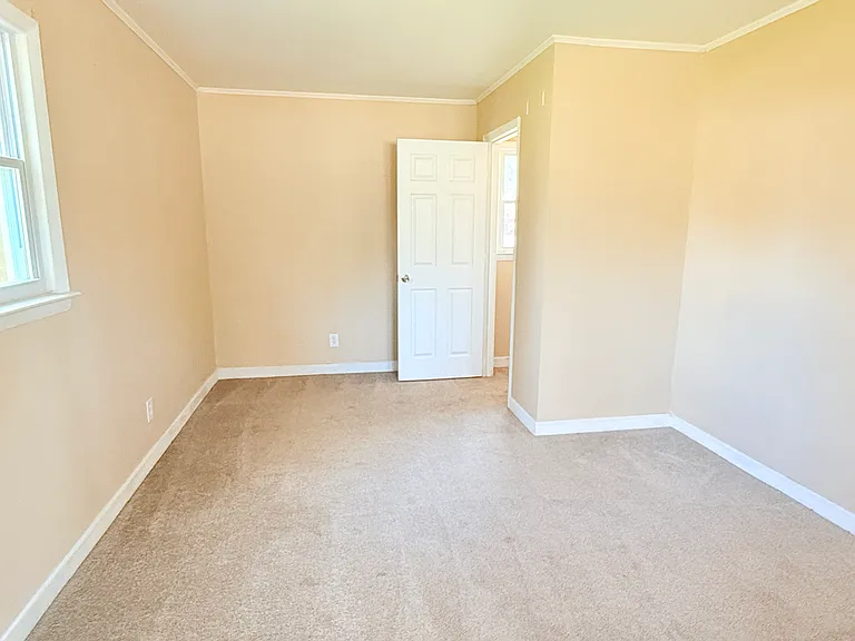 1206 Lakeside Dr — Photo 3