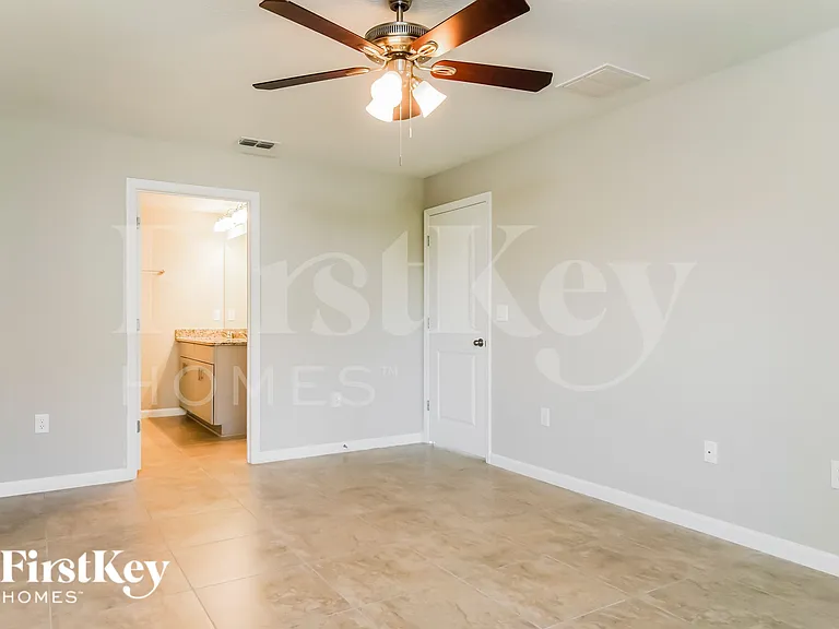 646 Lindbergh Way — Photo 9