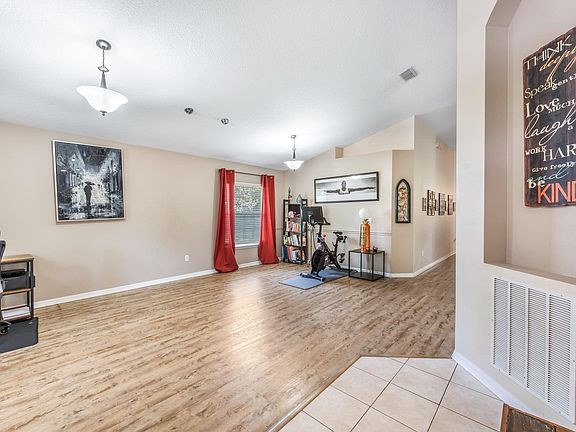 4th image of 2479 Winchester Ln