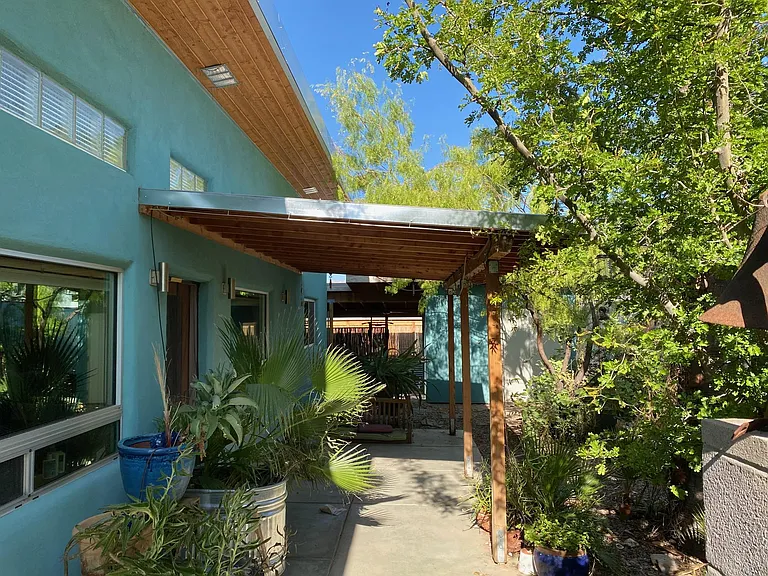 1009 N Queen Ave — Photo 1