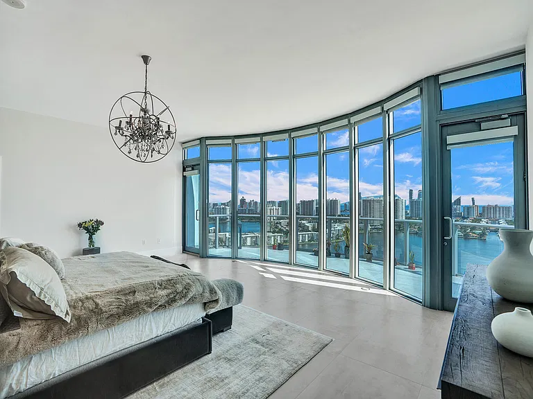 17301 Biscayne Blvd — Photo 22