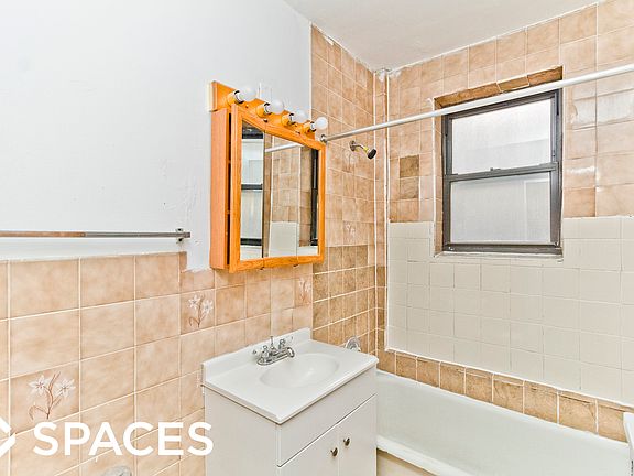 4th image of 739 W Belmont Ave APT 110