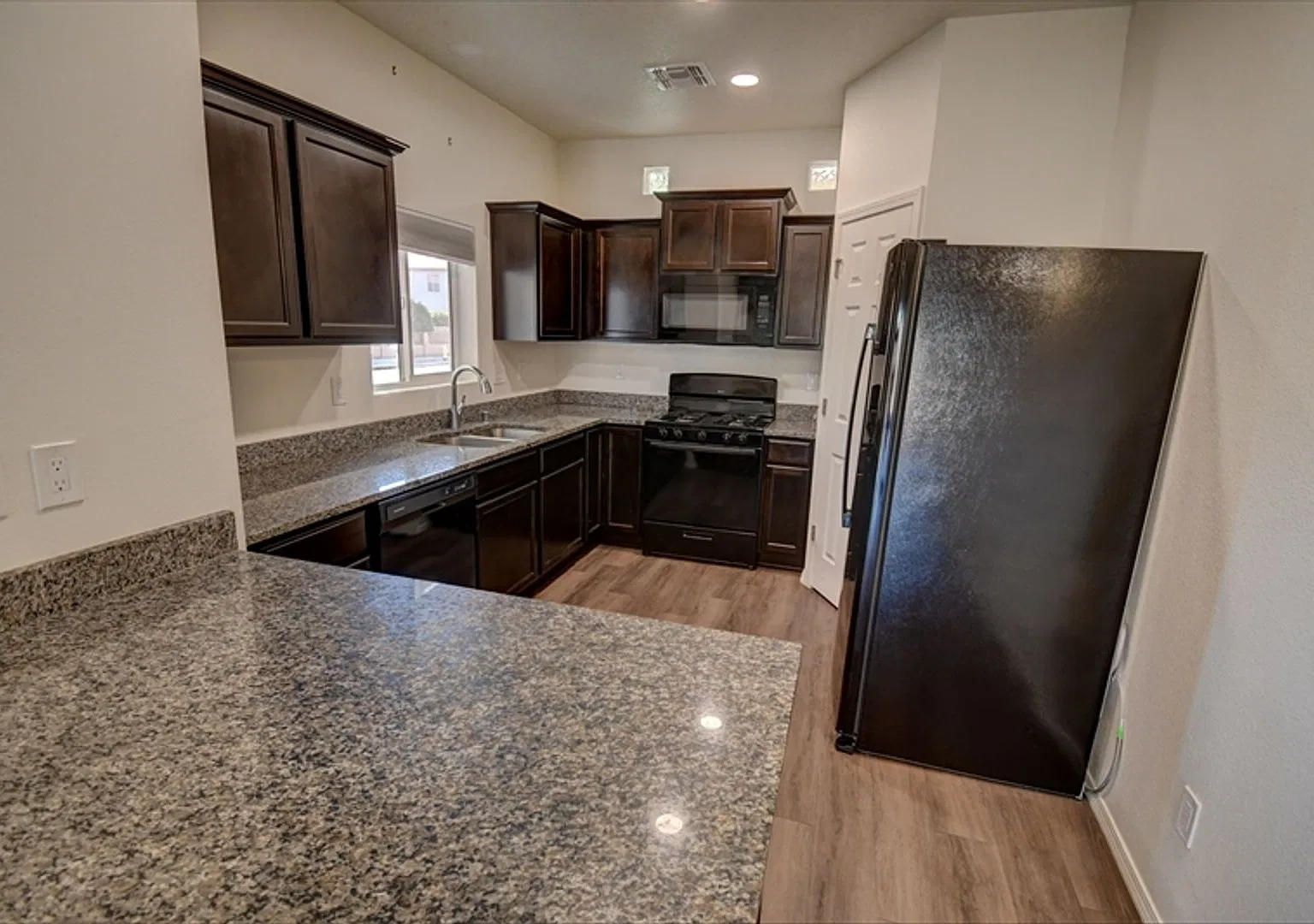 NW Townhome Ready for Immediate Occupancy — Photo 2