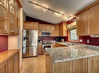 3809 Moccasin Ct, Burnsville, MN 55337
