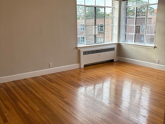 2nd image of 93 Strathmore Rd APT 10