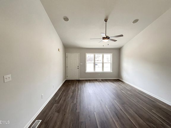 3rd image of 157 Sommerset Dr