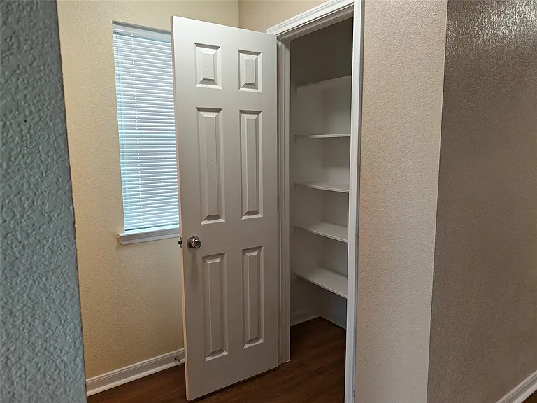 7915 Moss Springs Ct — Photo 31