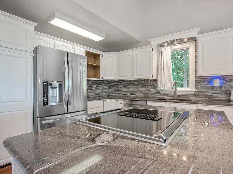 1619 Summit Dr — Photo 8