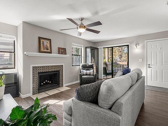 3rd image of 966 Apricot Ave