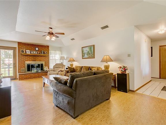 4th image of 1201 Sharondale Dr