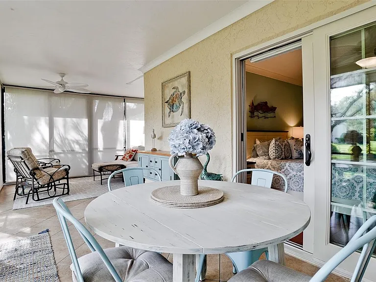 401 Palm Tree Dr — Photo 18