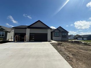 2838 Autumn Woods Dr, Cedar Falls, IA 50613